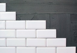 Укладка плитки на стену своими руками:  подробная пошаговая инструкция
